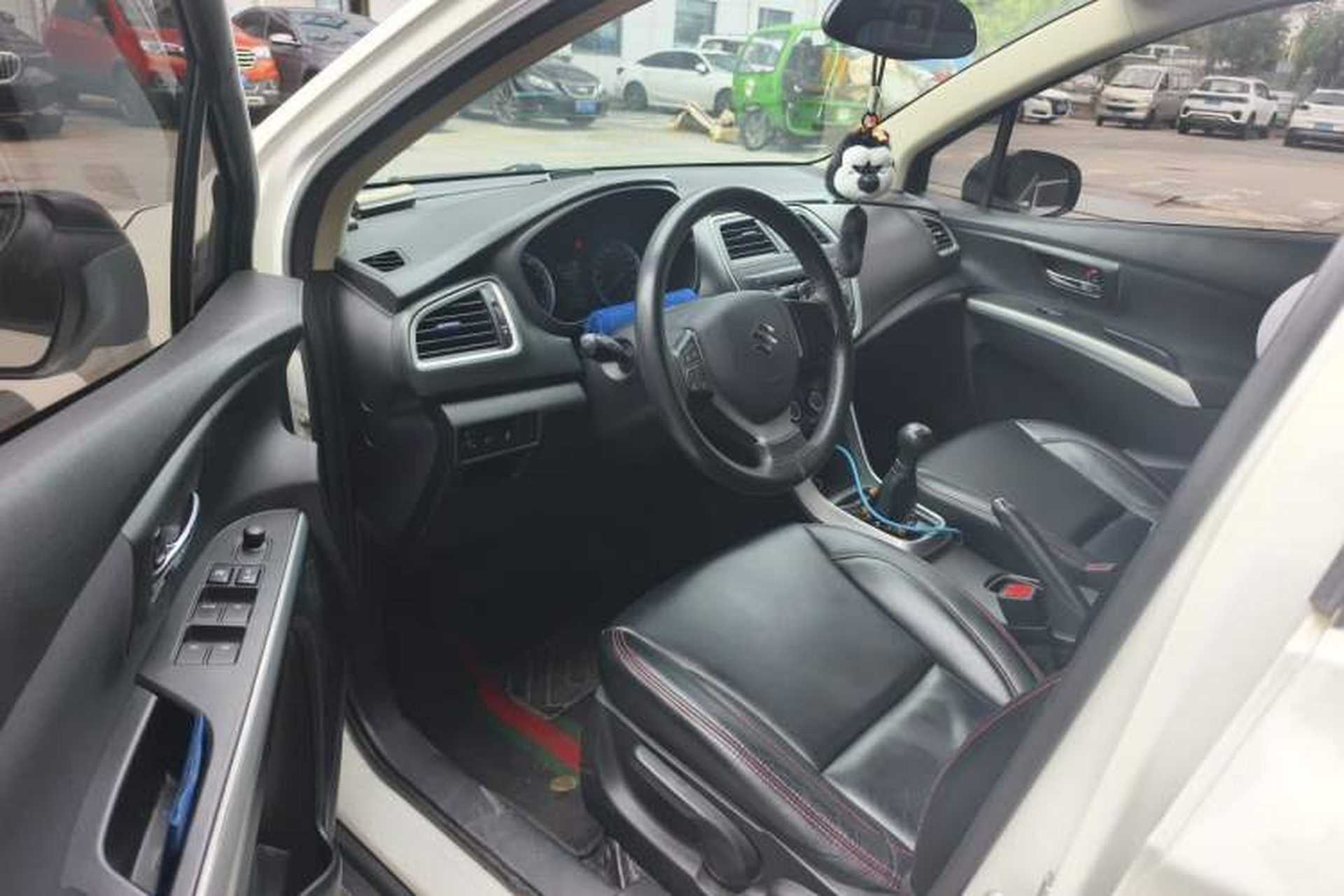Used Suzuki S-Cross 2014 1.6L Manual Two-Wheel Drive Entry Model Interior 3