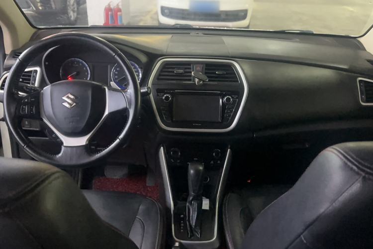 Used Suzuki S-Cross 2014 1.6L CVT Two-Wheel Drive Elite Version Interior 3