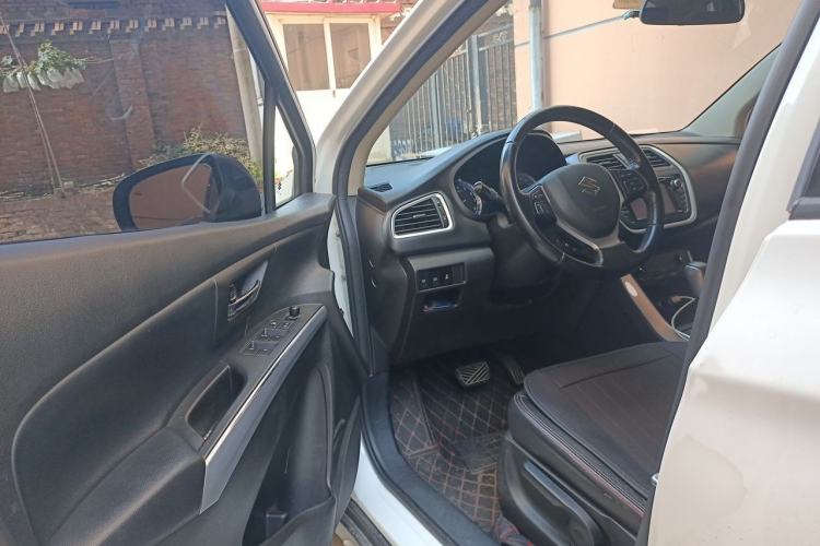 Used Suzuki S-Cross 2014 1.6L CVT Four-Wheel Drive Luxury Version Interior 3