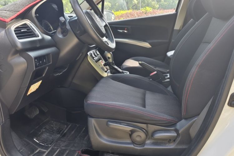 Used Suzuki S-Cross 2014 1.6L CVT Two-Wheel Drive Entry Model Interior 3