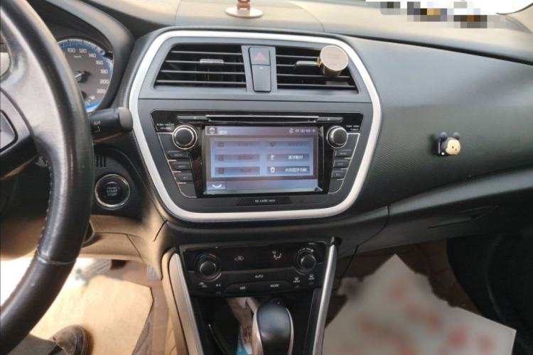 Used Suzuki S-Cross 2014 1.6L CVT Four-Wheel Drive Luxury Version Interior 3
