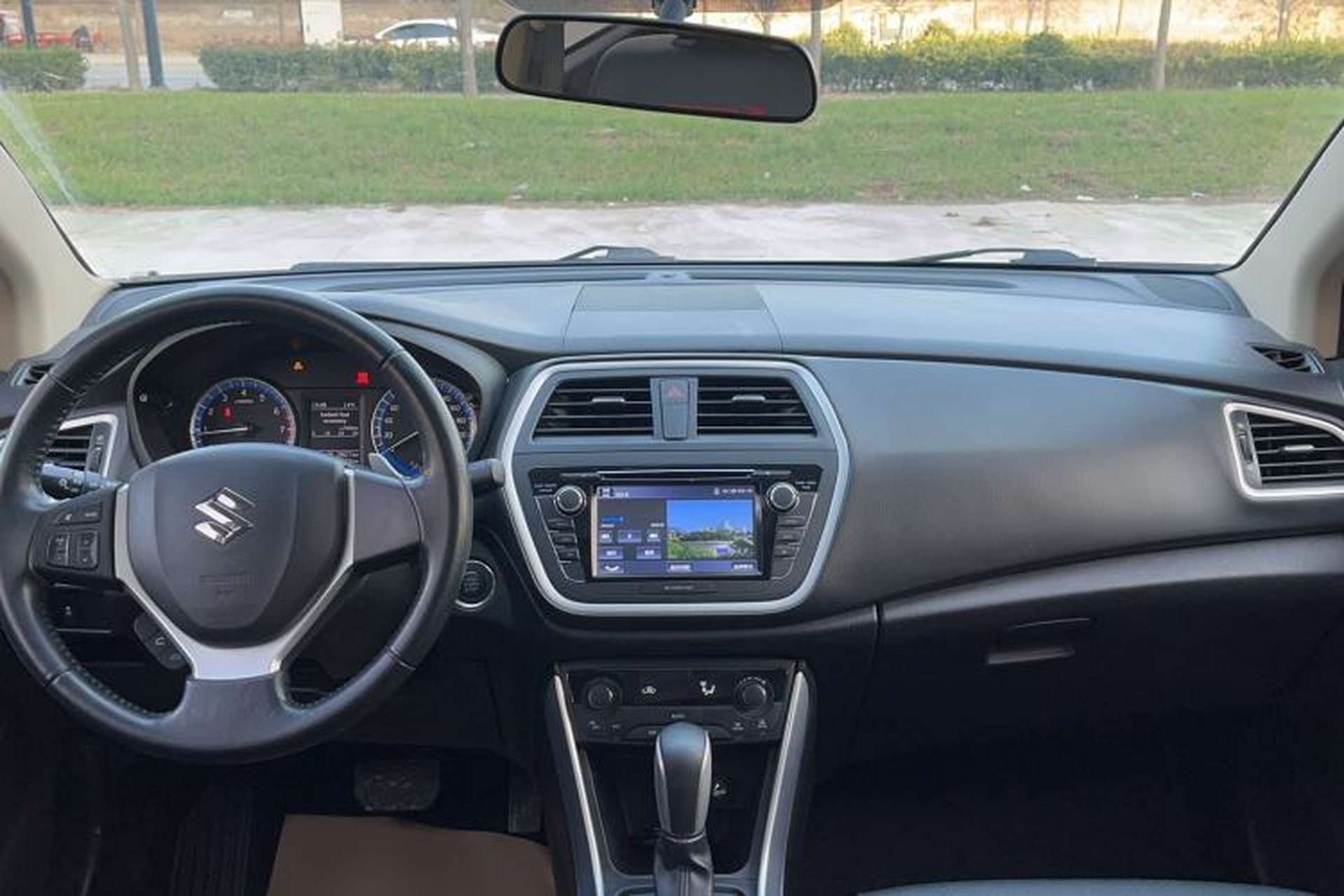 Used Suzuki S-Cross 2014 1.6L CVT Two-Wheel Drive Elite Version Interior 4