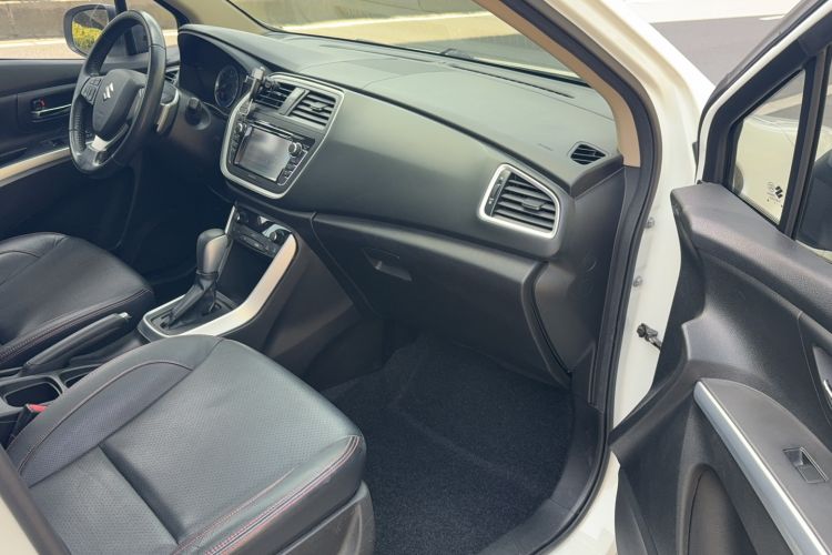 Used Suzuki S-Cross 2014 1.6L CVT Two-Wheel Drive Elite Version Interior 5