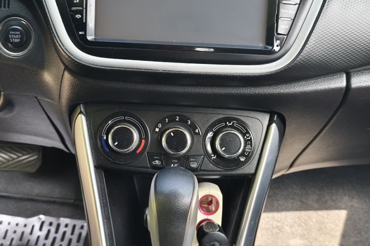 Used Suzuki S-Cross 2014 1.6L CVT Two-Wheel Drive Entry Model Interior 5