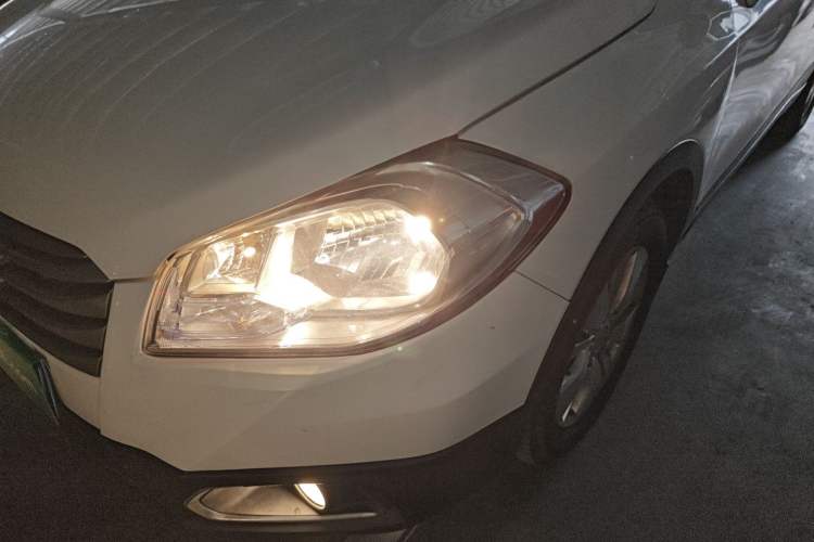 Used Suzuki S-Cross 2014 1.6L CVT Two-Wheel Drive Entry Model Left Front Headlight