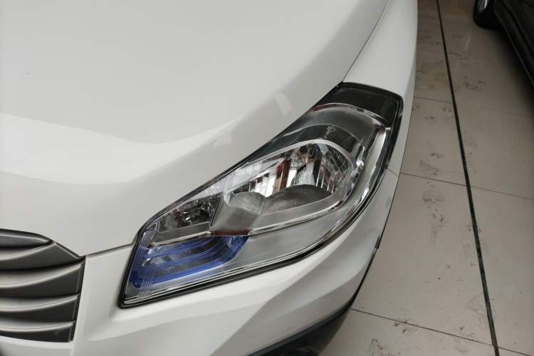 Used Suzuki S-Cross 2014 1.6L CVT Two-Wheel Drive Entry Model Left Front Headlight
