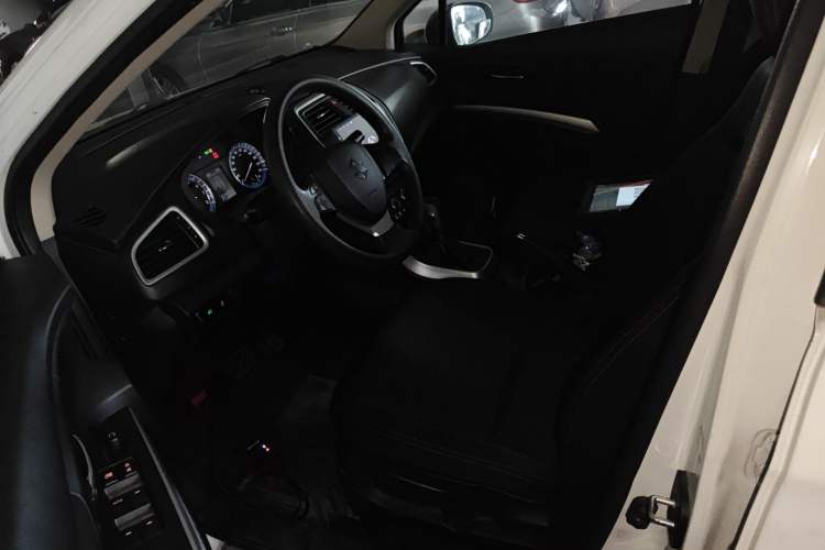 Used Suzuki S-Cross 2014 1.6L CVT Two-Wheel Drive Entry Model Left Front Seat
