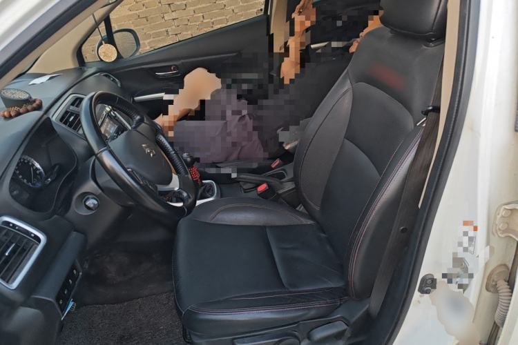 Used Suzuki S-Cross 2014 1.6L Manual Two-Wheel Drive Elite Model Left Front Seat