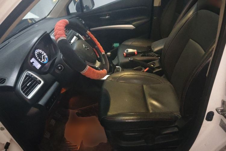 Used Suzuki S-Cross 2014 1.6L Manual Two-Wheel Drive Elite Model Left Front Seat