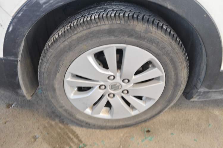 Used Suzuki S-Cross 2014 1.6L Manual Two-Wheel Drive Entry Model Left Front Wheel Hub