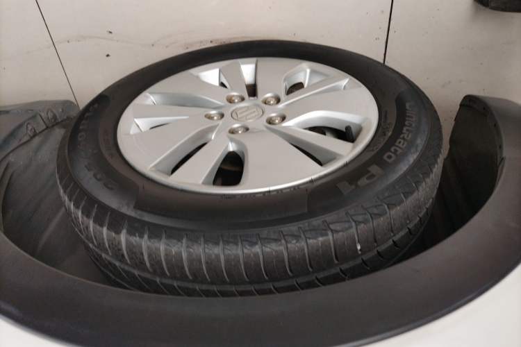 Used Suzuki S-Cross 2014 1.6L CVT Two-Wheel Drive Entry Model Left Front Wheel Hub