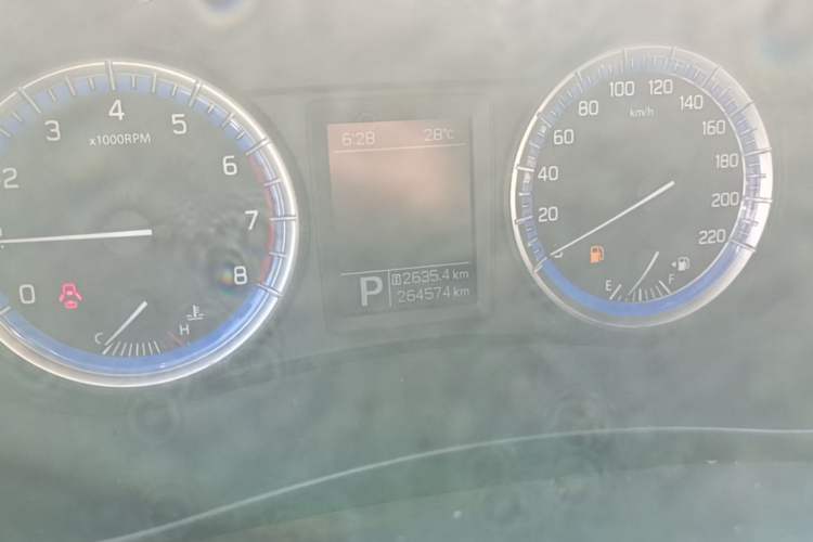 Used Suzuki S-Cross 2014 1.6L CVT Two-Wheel Drive Entry Model Odometer Close Up