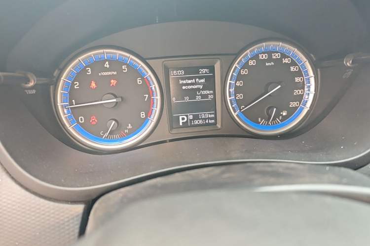 Used Suzuki S-Cross 2014 1.6L CVT Two-Wheel Drive Entry Model Odometer Close Up