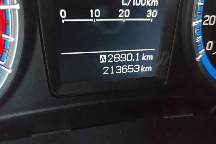 Used Suzuki S-Cross 2014 1.6L Manual Two-Wheel Drive Elite Model Odometer Close Up