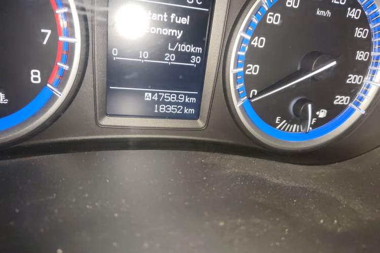 Used Suzuki S-Cross 2014 1.6L Manual Two-Wheel Drive Entry Model Odometer Close Up