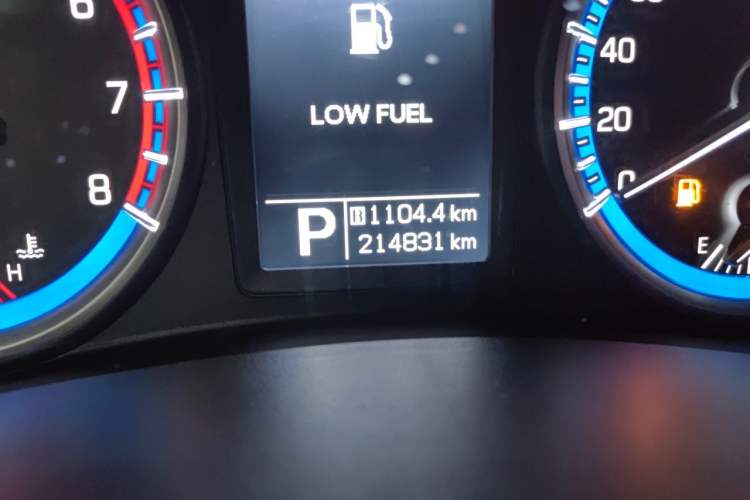 Used Suzuki S-Cross 2014 1.6L CVT Two-Wheel Drive Elite Version Odometer Close Up