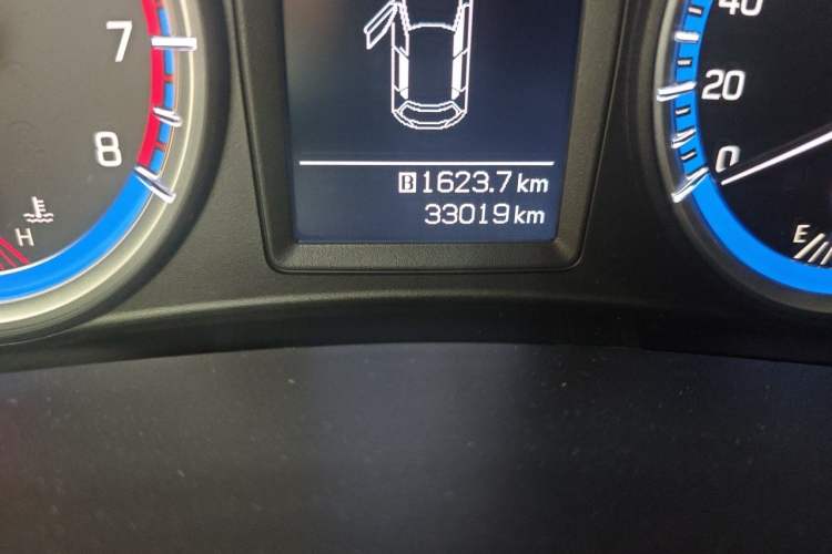 Used Suzuki S-Cross 2014 1.6L Manual Two-Wheel Drive Elite Model Odometer Close Up