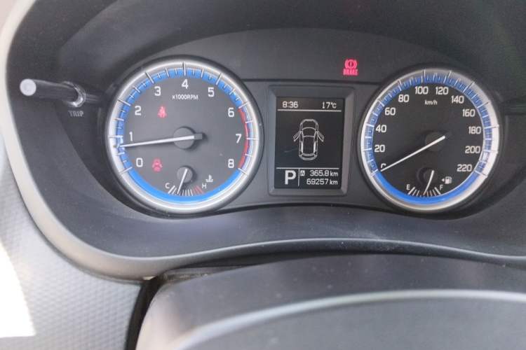 Used Suzuki S-Cross 2014 1.6L CVT Two-Wheel Drive Elite Version Odometer Close Up