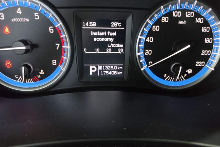 Used Suzuki S-Cross 2014 1.6L CVT Two-Wheel Drive Elite Version Odometer Close Up