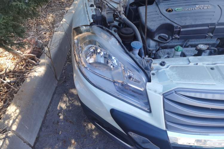 Used Suzuki S-Cross 2014 1.6L CVT Two-Wheel Drive Entry Model Right Front Headlight