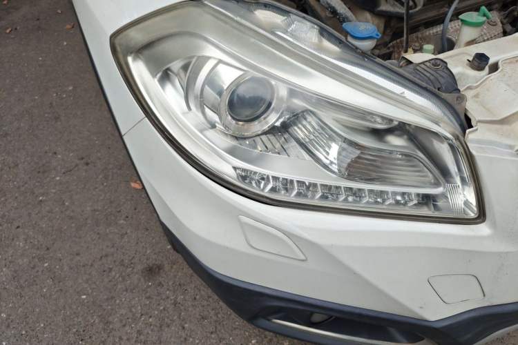 Used Suzuki S-Cross 2014 1.6L CVT Two-Wheel Drive Elite Version Right Front Headlight