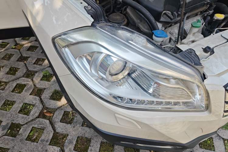 Used Suzuki S-Cross 2014 1.6L CVT Two-Wheel Drive Elite Version Right Front Headlight