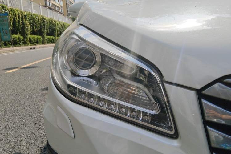 Used Suzuki S-Cross 2014 1.6L CVT Two-Wheel Drive Elite Version Right Front Headlight