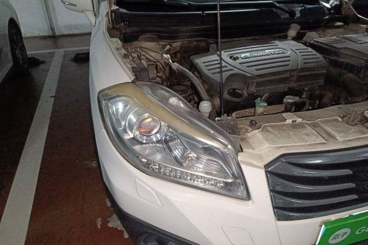 Used Suzuki S-Cross 2014 1.6L CVT Two-Wheel Drive Elite Version Right Front Headlight