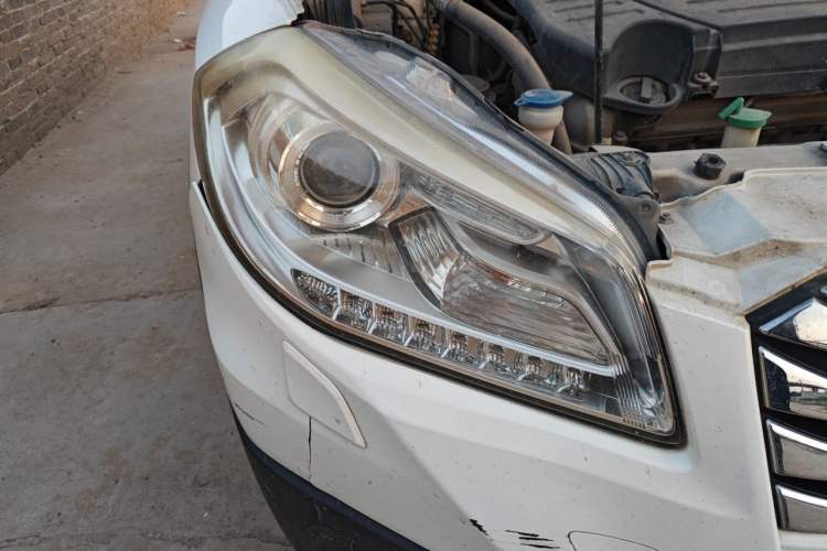 Used Suzuki S-Cross 2014 1.6L Manual Two-Wheel Drive Elite Model Right Front Headlight