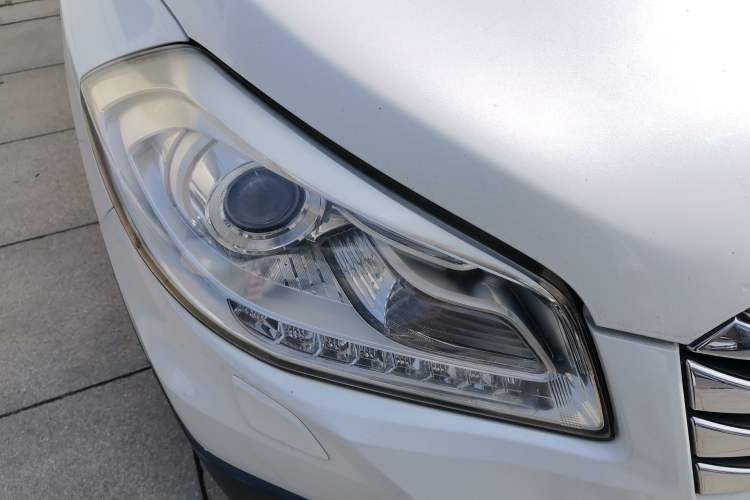 Used Suzuki S-Cross 2014 1.6L CVT Two-Wheel Drive Elite Version Right Front Headlight