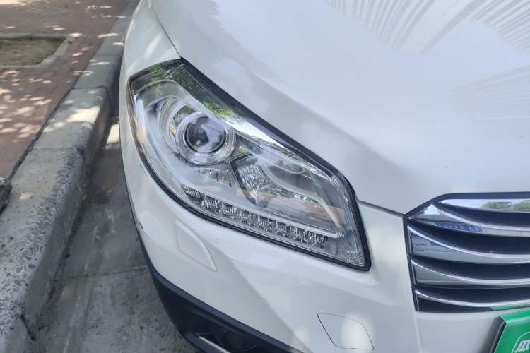 Used Suzuki S-Cross 2014 1.6L Manual Two-Wheel Drive Elite Model Right Front Headlight