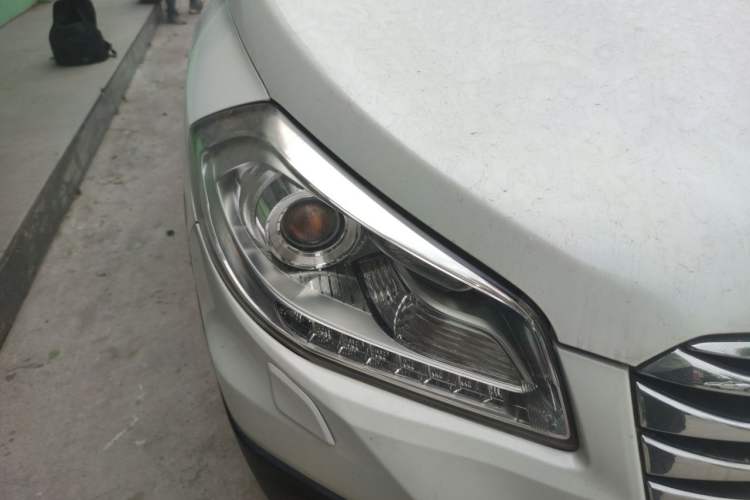 Used Suzuki S-Cross 2014 1.6L Manual Two-Wheel Drive Elite Model Right Front Headlight