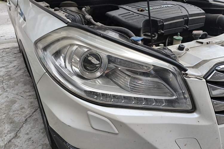 Used Suzuki S-Cross 2014 1.6L Manual Two-Wheel Drive Elite Model Right Front Headlight