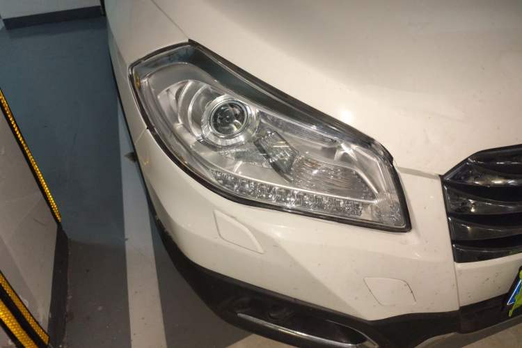 Used Suzuki S-Cross 2014 1.6L Manual Two-Wheel Drive Elite Model Right Front Headlight