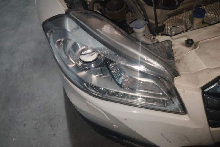 Used Suzuki S-Cross 2014 1.6L Manual Two-Wheel Drive Elite Model Right Front Headlight