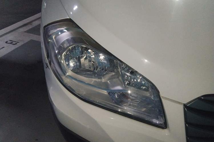 Used Suzuki S-Cross 2014 1.6L CVT Two-Wheel Drive Entry Model Right Front Headlight