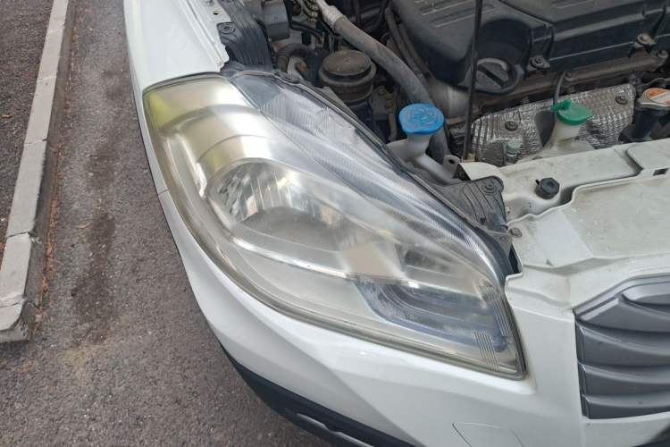Used Suzuki S-Cross 2014 1.6L CVT Two-Wheel Drive Entry Model Right Front Headlight