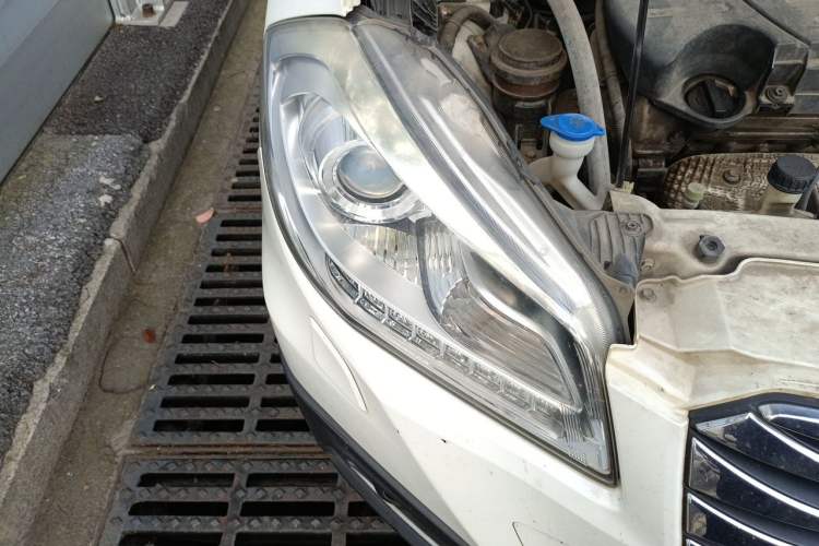 Used Suzuki S-Cross 2014 1.6L Manual Two-Wheel Drive Elite Model Right Front Headlight