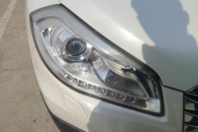 Used Suzuki S-Cross 2014 1.6L CVT Two-Wheel Drive Elite Version Right Front Headlight