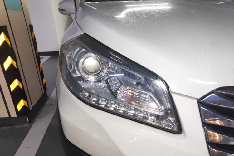 Used Suzuki S-Cross 2014 1.6L CVT Two-Wheel Drive Elite Version Right Front Headlight