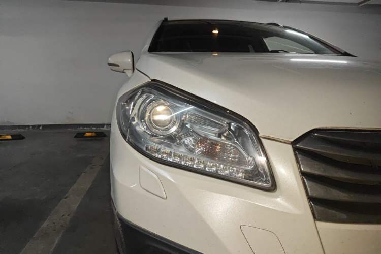 Used Suzuki S-Cross 2014 1.6L CVT Four-Wheel Drive Luxury Version Right Front Headlight