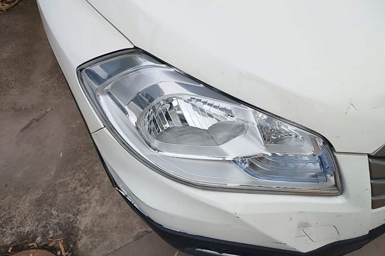 Used Suzuki S-Cross 2014 1.6L CVT Two-Wheel Drive Entry Model Right Front Headlight