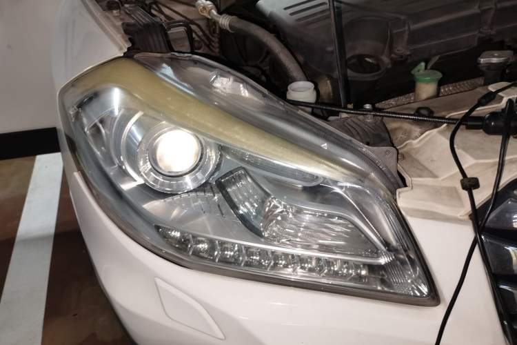 Used Suzuki S-Cross 2014 1.6L CVT Two-Wheel Drive Elite Version Right Front Headlight