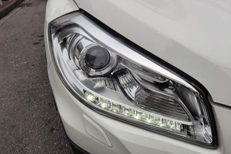 Used Suzuki S-Cross 2014 1.6L CVT Two-Wheel Drive Elite Version Right Front Headlight