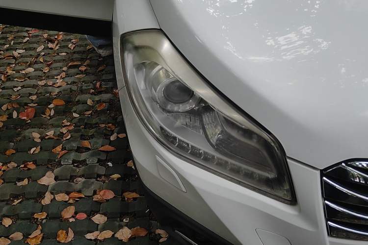 Used Suzuki S-Cross 2014 1.6L CVT Two-Wheel Drive Elite Version Right Front Headlight