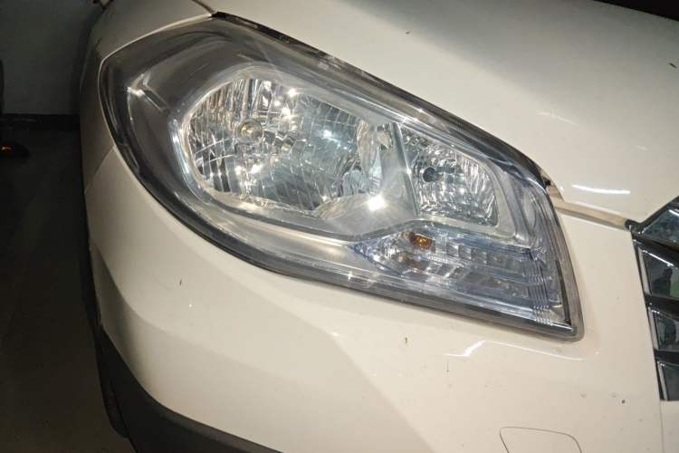 Used Suzuki S-Cross 2014 1.6L Manual Two-Wheel Drive Entry Model Right Front Headlight