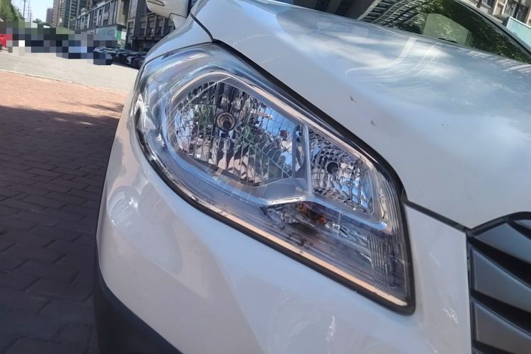 Used Suzuki S-Cross 2014 1.6L CVT Two-Wheel Drive Entry Model Right Front Headlight