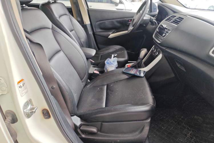 Used Suzuki S-Cross 2014 1.6L CVT Two-Wheel Drive Entry Model Right Front Seat