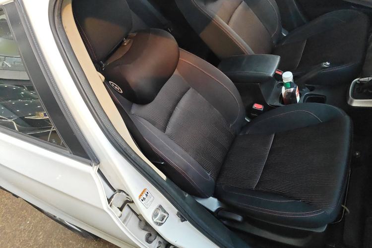 Used Suzuki S-Cross 2014 1.6L CVT Two-Wheel Drive Entry Model Right Front Seat