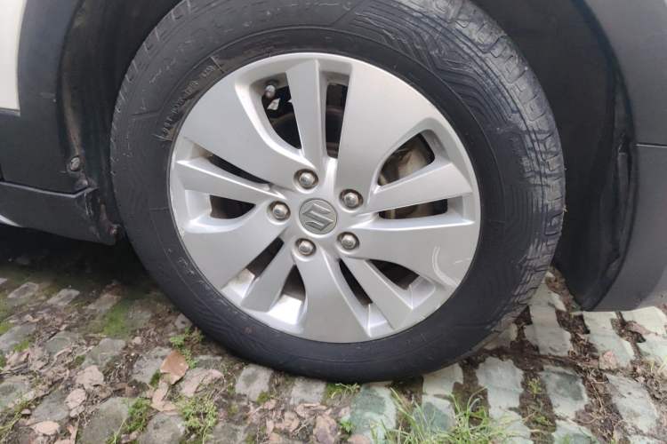 Used Suzuki S-Cross 2014 1.6L CVT Two-Wheel Drive Elite Version Right Front Wheel Hub